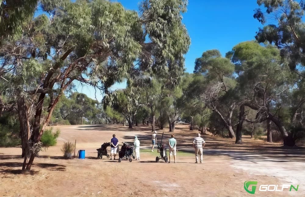 Apsley Golf Club in Apsley, Victoria β semi-private, 18-hole golf course