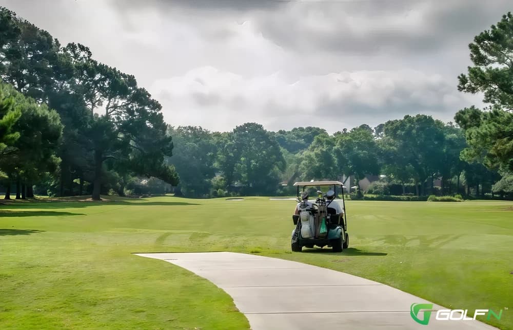 Spanish Wells Club in Hilton Head Island, South Carolina — private, 9-hole golf course, designed by Spanish Wells plays to a par of 36 at 3,053 yards from the back tees. The men's rating is 35.2, with a slope of 124. Men play the white tees for the front nine and blue tees for the back nine.