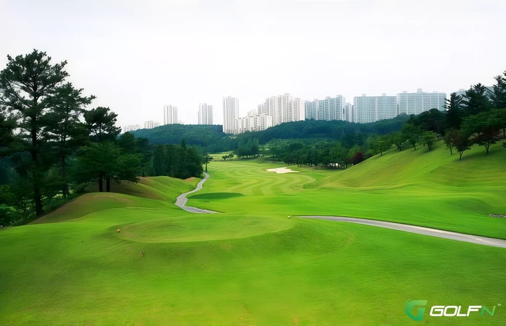 Old Right - Suwon Country Club in Yongin-si, Gyeonggido β private, 36-hole golf course
