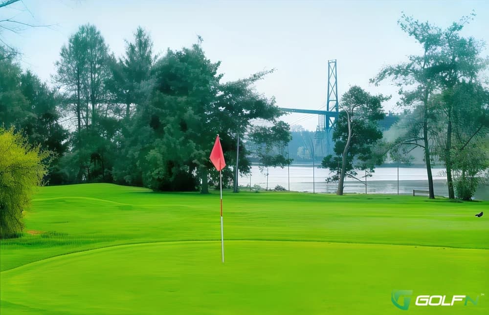 Ambleside Par 3 Golf Course in West Vancouver, British Columbia — public, 18-hole golf course