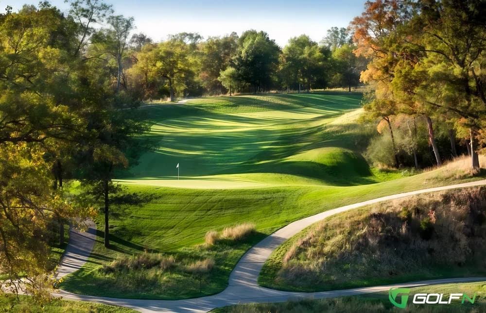 Spirit Hollow Golf Course in Burlington, Iowa — public, 18-hole golf course, designed by Rick Jacobson (2000)
