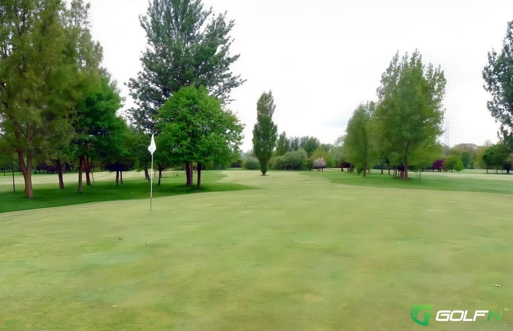 Canadian Shield Executive Golf Club in Clarendon, Ontario — public, 9-hole golf course