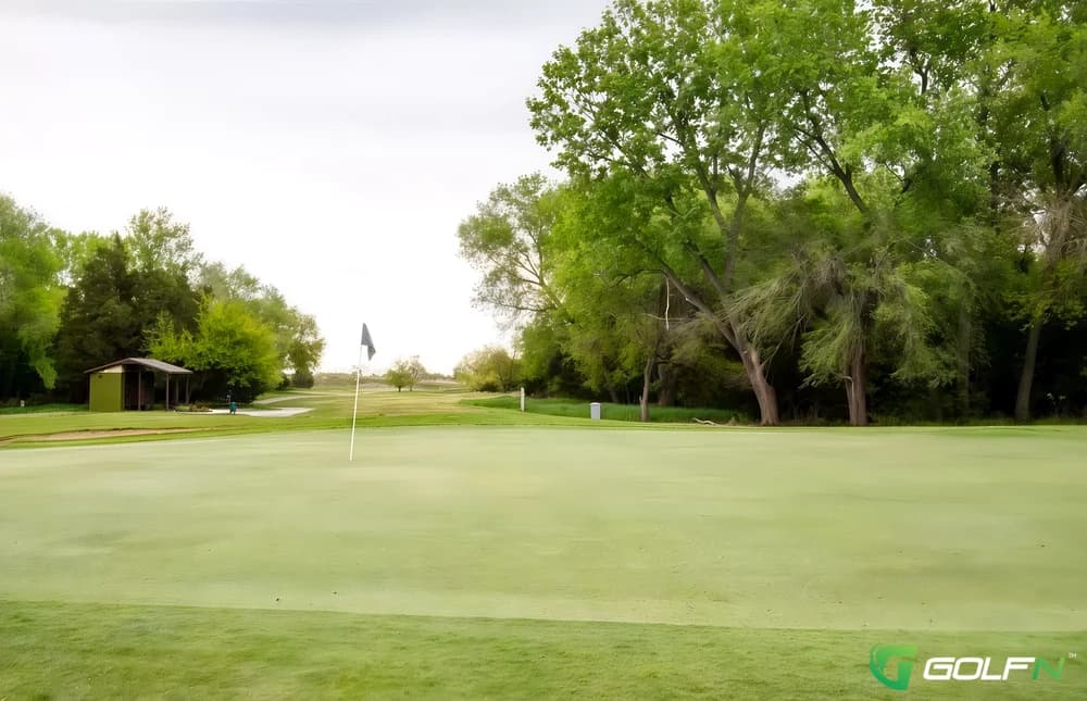 Crazy Horse Sports Club And Golf Course in Hutchinson, Kansas — semi-private, 18-hole golf course, designed by Jim Colbert