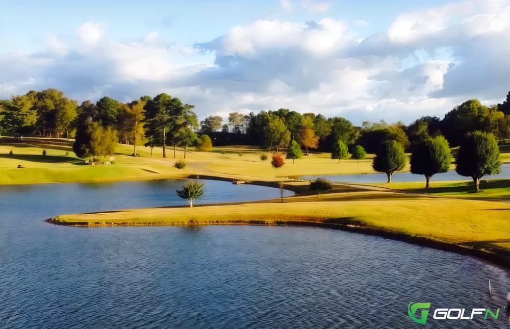 Dead Horse Lake Golf Course in Knoxville, Tennessee — public, 18-hole golf course, designed by Joe Parker (1973)