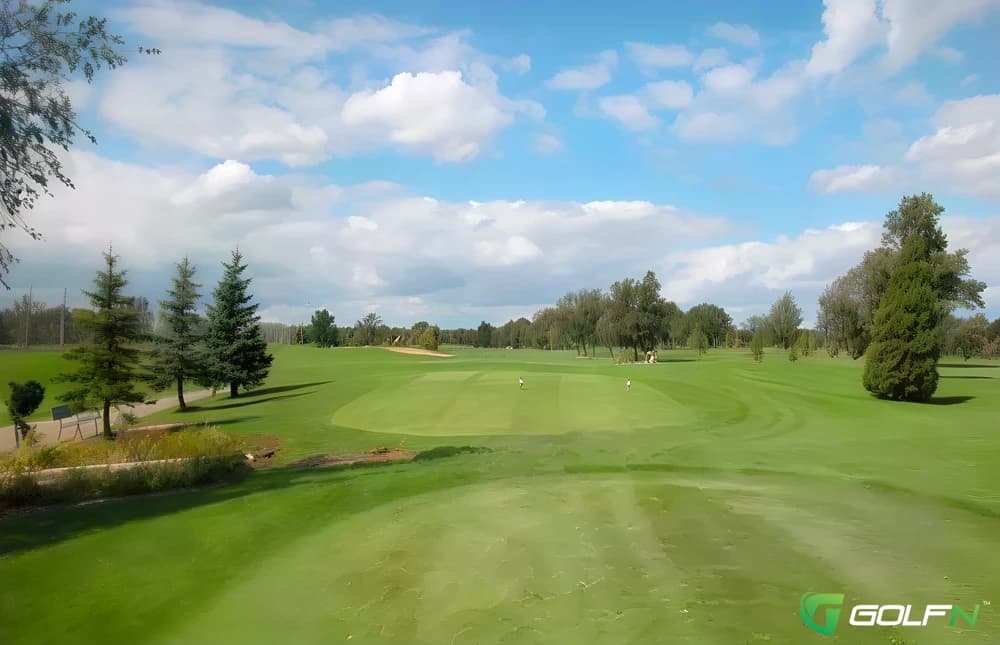 Deerfield Golf & Recreation Centre in Oakville, Ontario — semi-private, 18-hole golf course, designed by Thomas McBroom (1988)