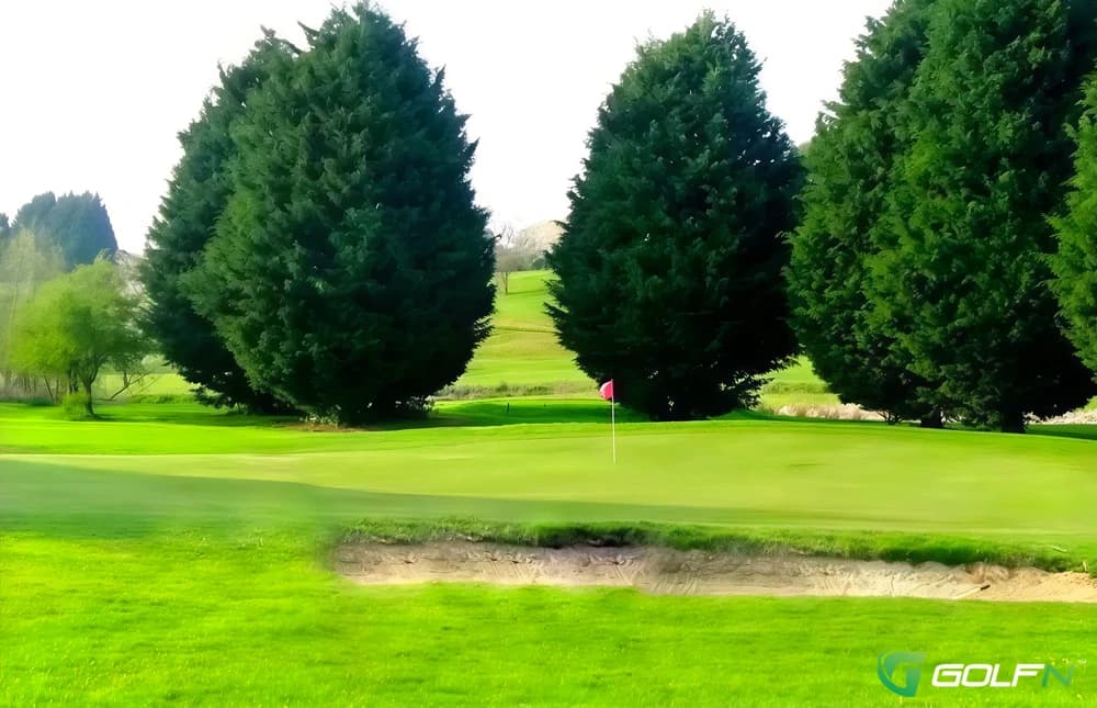 Wrag Barn Golf And Country Club in Swindon, England — semi-private, 18-hole golf course