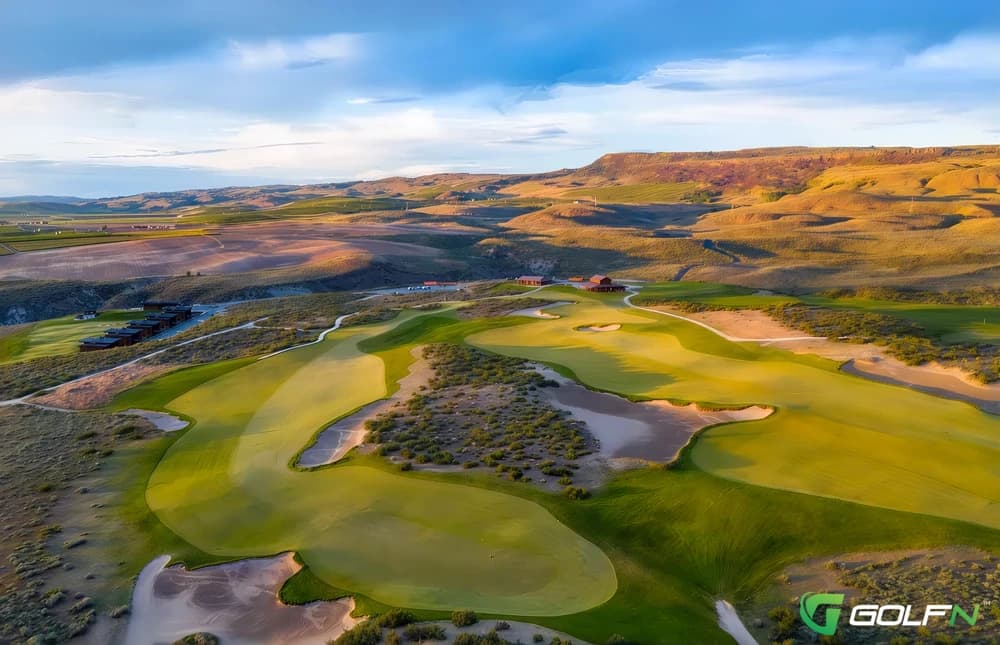 Gamble Sands Golf Course in Brewster, Washington — public, 18-hole golf course, designed by David McLay Kidd (2014)