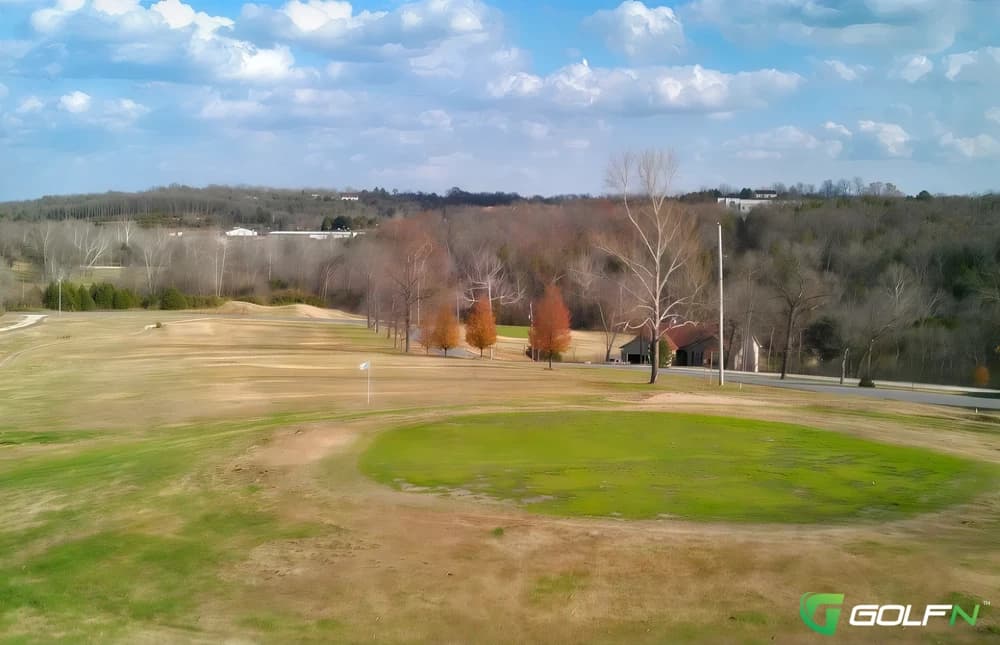 Desoto Country Club Golf Course(Cottonwood Golf Club) in De Soto, Missouri — semi-private, 9-hole golf course, designed by Hale Irwin