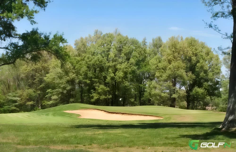 Shawnee Hills Country Club in Harrisburg, Illinois — semi-private, 9-hole golf course