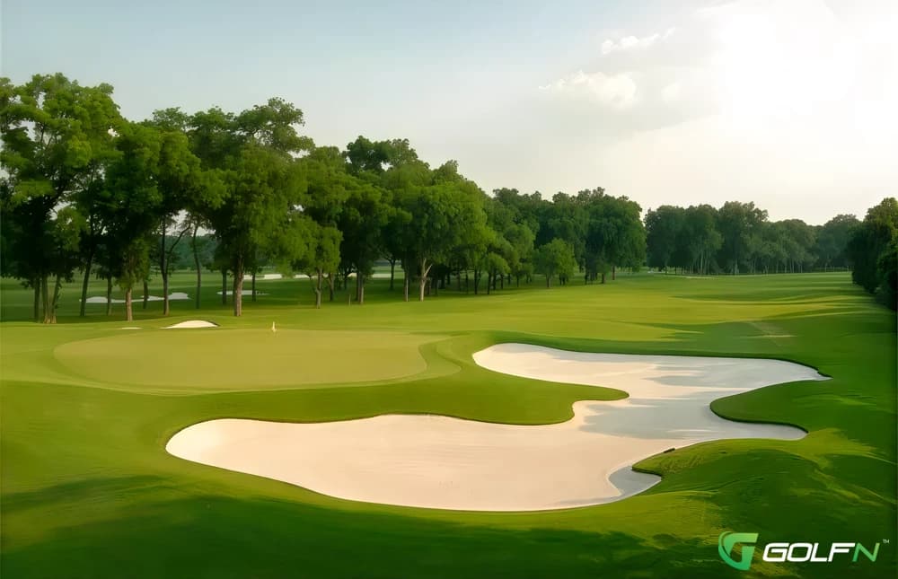 Shadow Hawk Golf Club in Richmond, Texas — private, 18-hole golf course, designed by Rees Jones (1999)