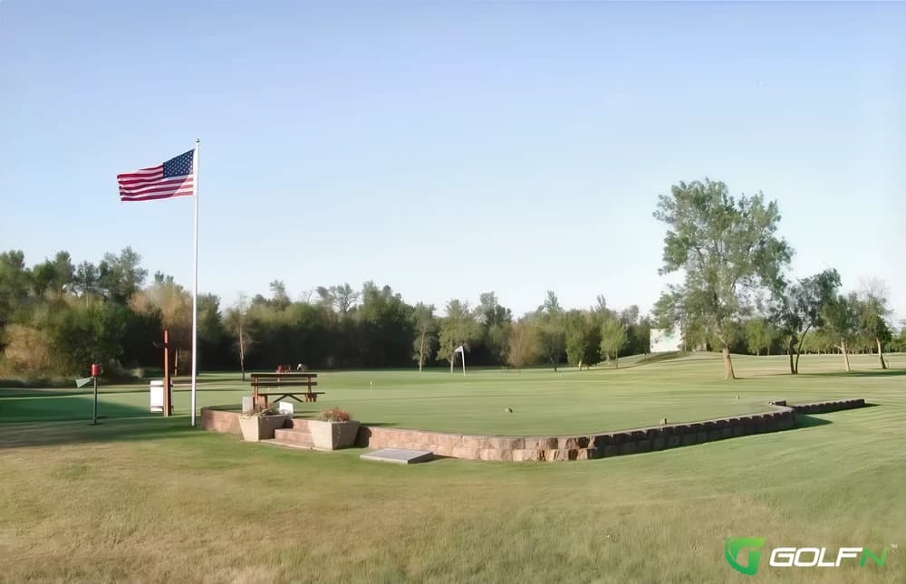 Moonta Golf Club in Moonta, South Australia — public, 18-hole golf course