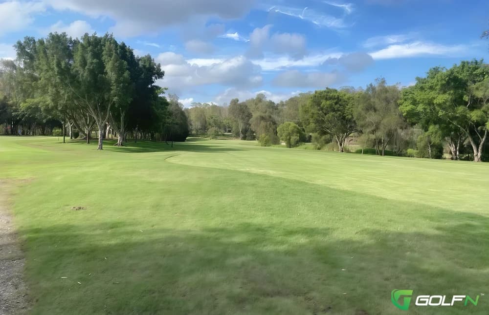 Riverlakes Country Club in Cornubia, Queensland β semi-private, 18-hole golf course