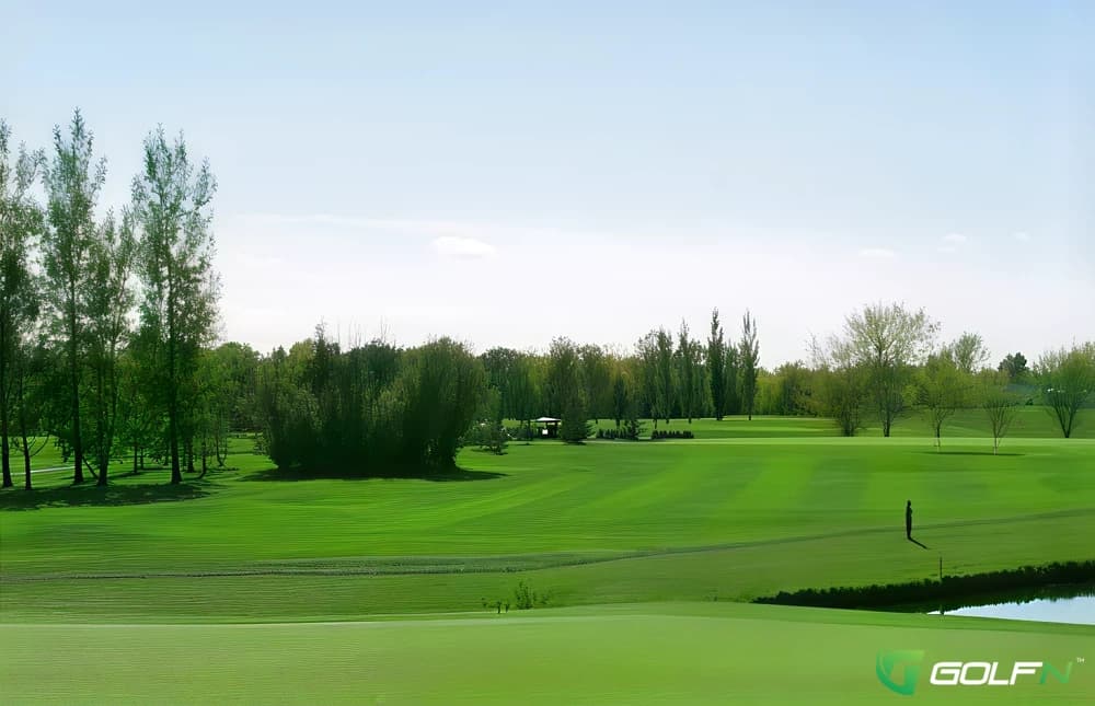 Larters St. Andrews Golf & Country Club in Saint Andrews, Manitoba — semi-private, 18-hole golf course