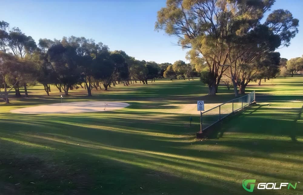 Jurien Bay Country Golf Club in Jurien Bay, Western Australia β semi-private, 18-hole golf course