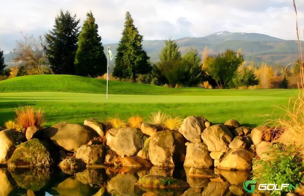 Indian Creek Golf Course in Hood River, Oregon — public, 18-hole golf course, designed by David Martin