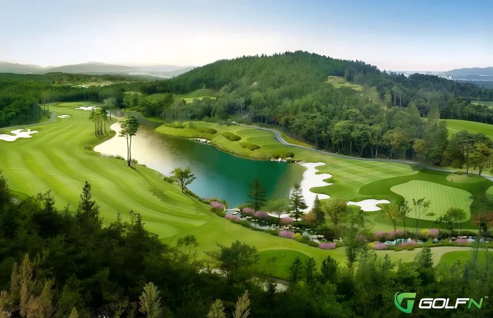 Ceragio Country Club in Yeoju-si, Gyeonggido β semi-private, 18-hole golf course