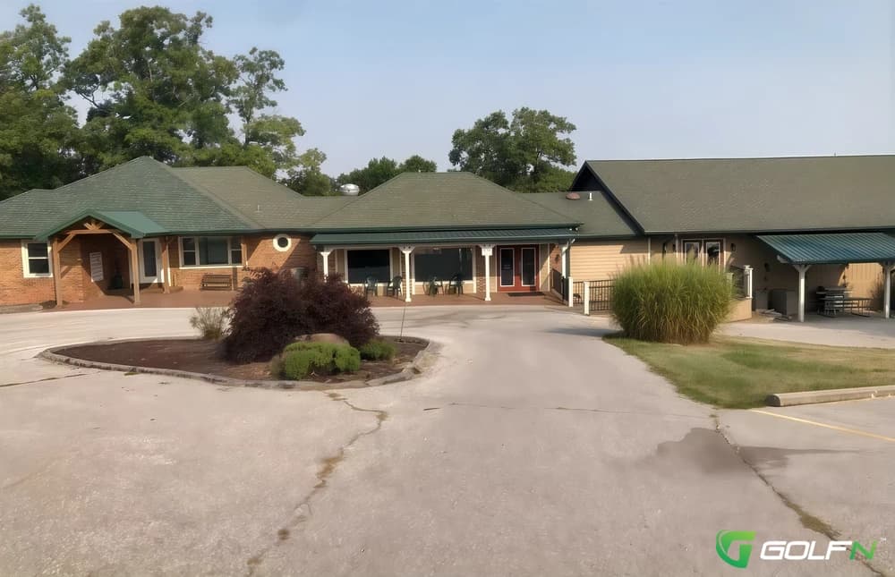 Country Lake Golf Club in Warrenton, Missouri — public, 18-hole golf course
