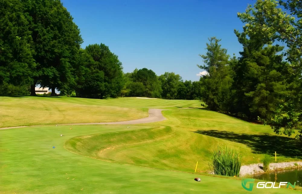 Summit Hills Country Club in Crestview Hills, Kentucky — private, 18-hole golf course, designed by Gene Bates