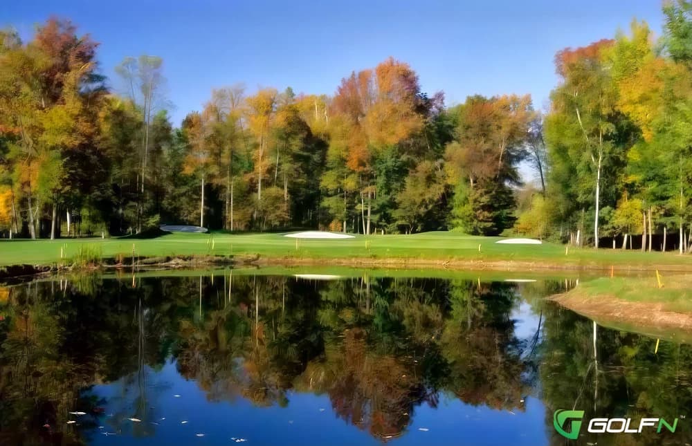 Silver Lakes Golf & Country Club in East Gwillimbury, Ontario — semi-private, 18-hole golf course, designed by Robert Moote
