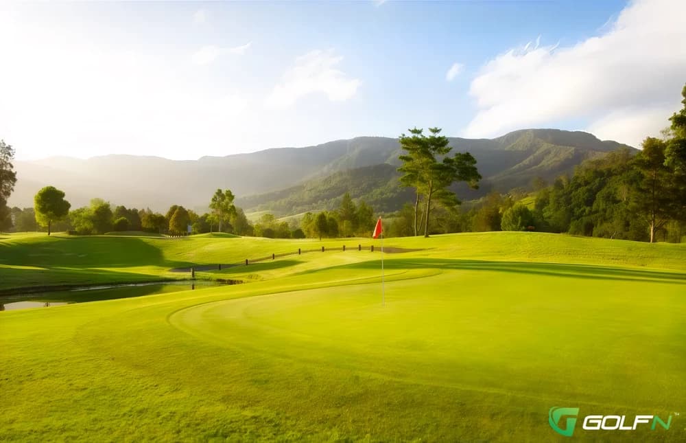 Calderwood Valley Golf Course in Calderwood , New South Wales — public, 18-hole golf course
