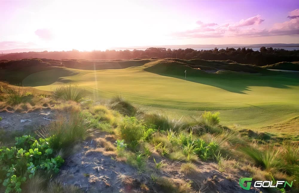 Magenta Shores Golf And Country Club in Magenta, New South Wales β private, 18-hole golf course, designed by Ross Watson (2006)