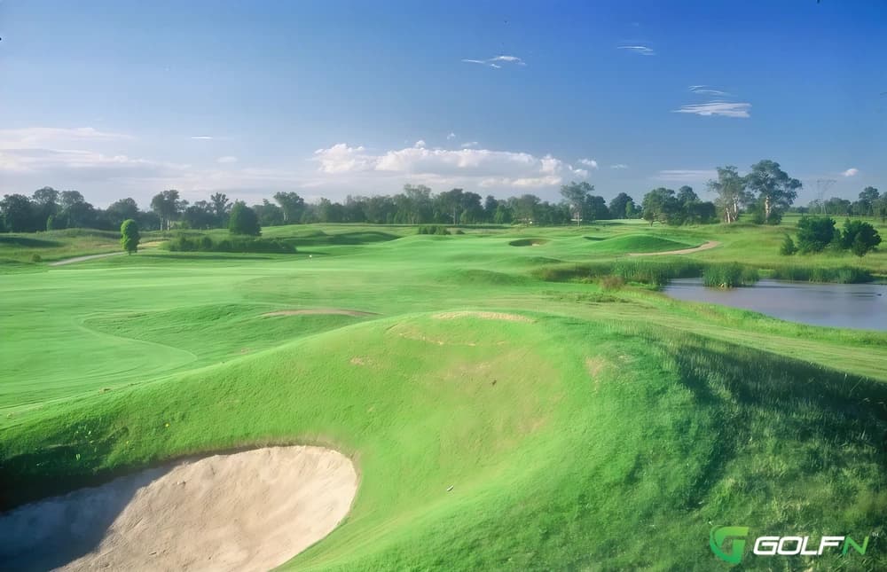 Camden Lakeside Country Club in Gledswood Hills , New South Wales β public, 18-hole golf course, designed by Peter Thomson (1993)