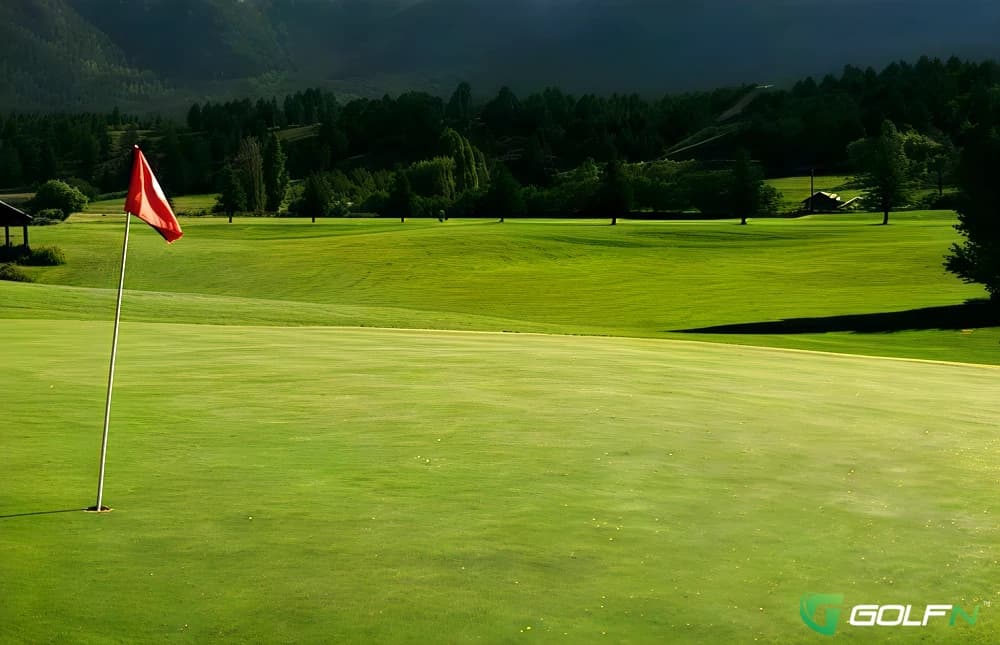 Edgewater Hill Top Par 3 Golf in Edgewater, British Columbia — public, 9-hole golf course