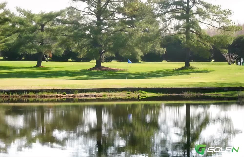 Blue Heron Golf Course in Carnation, Washington — public, 18-hole golf course, designed by Bob Tachell