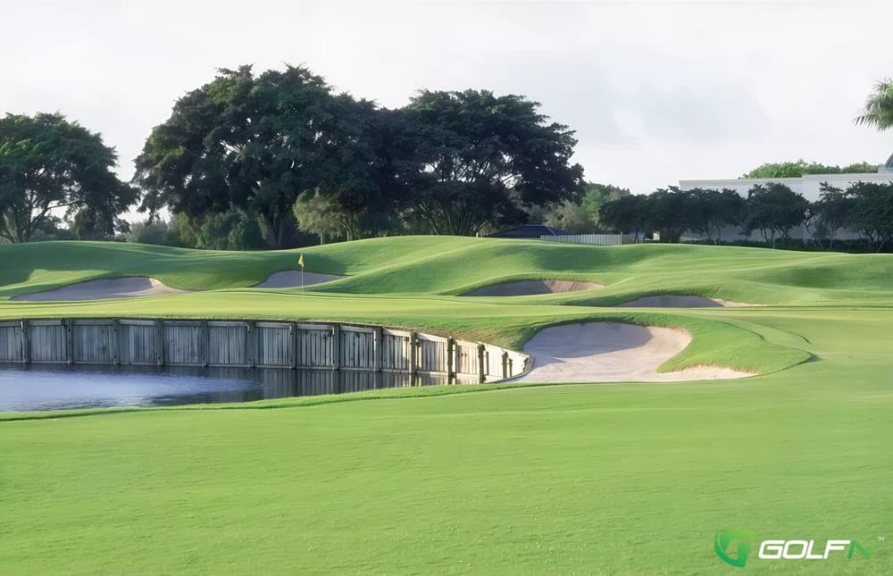 Players - Weston Hills Country Club in Weston, Florida — private, 36-hole golf course, designed by Robert Trent Jones, Jr. (1995)