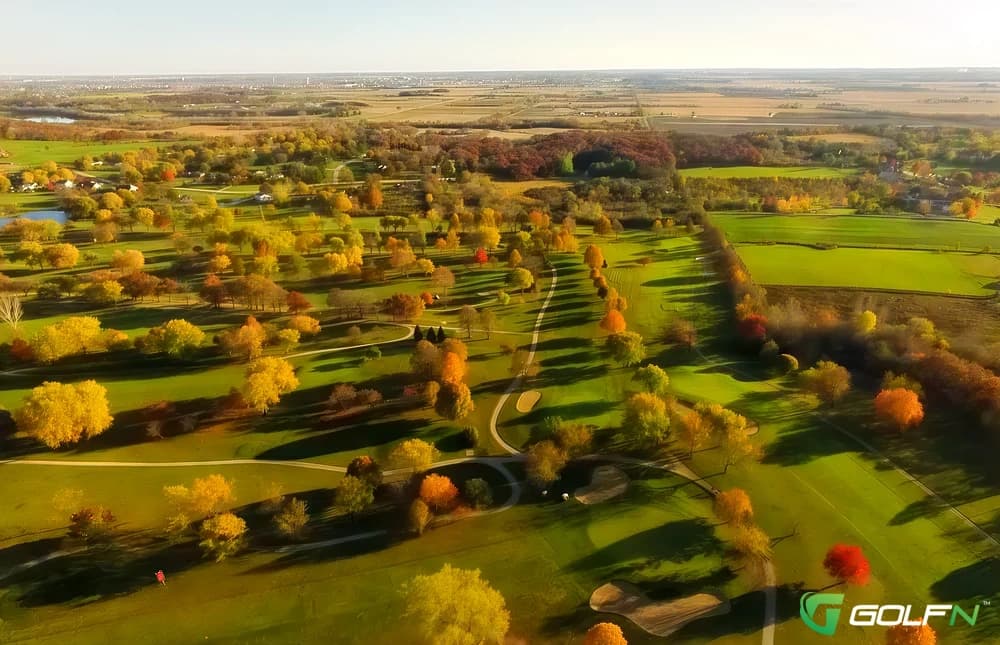 Craig Woods Golf Course in Woodstock, Illinois — public, 9-hole golf course, designed by Roger Craig
