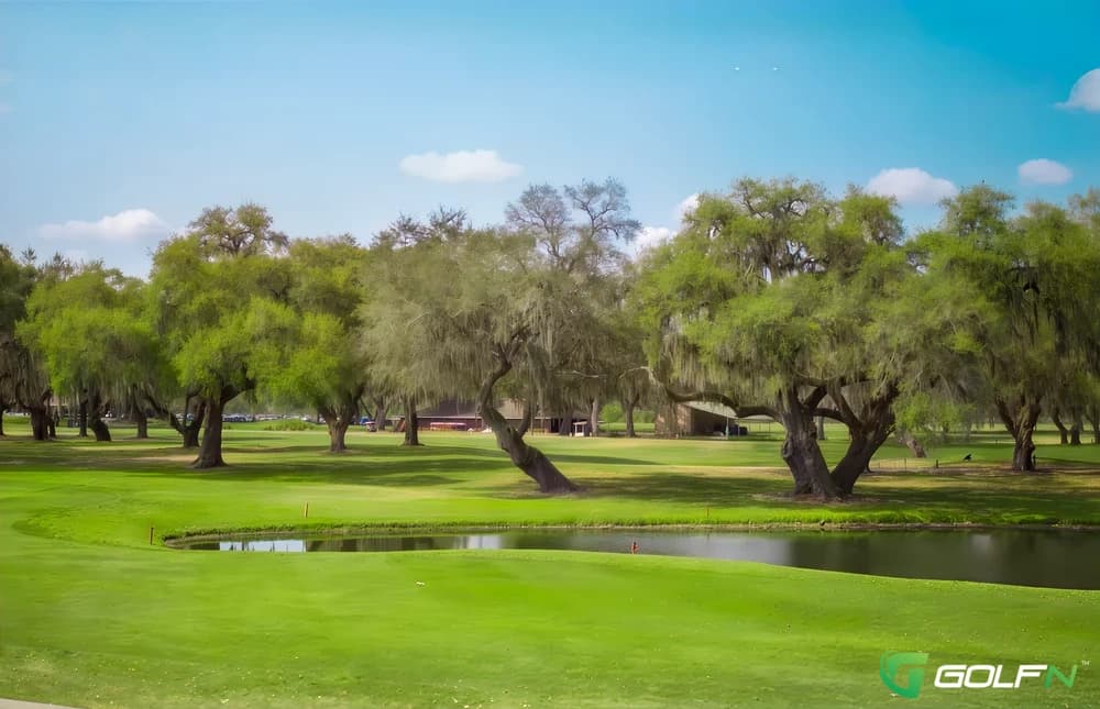 Silverado Golf & Country Club in Zephyrhills, Florida — semi-private, 18-hole golf course, designed by Bob Simmons