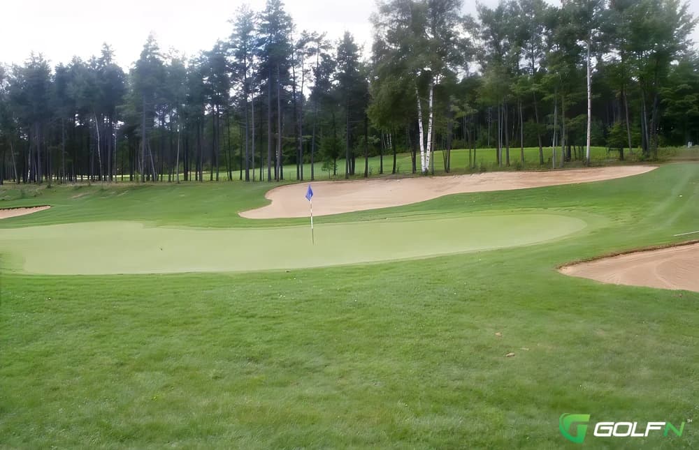 Club De Golf Le Mathelinois in Trois-Rivieres, Quebec — semi-private, 18-hole golf course