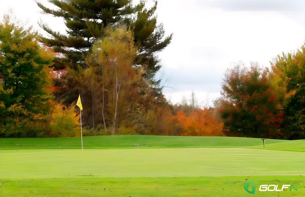 Le Requin-Club De Golf Capri in Saint-Colomban, Quebec — 9-hole golf course