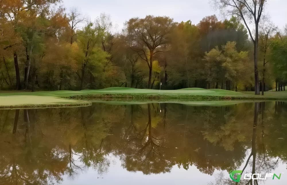 Fox Creek Golf Club in Edwardsville, Illinois — semi-private, 18-hole golf course, designed by Gary Kern (1992)