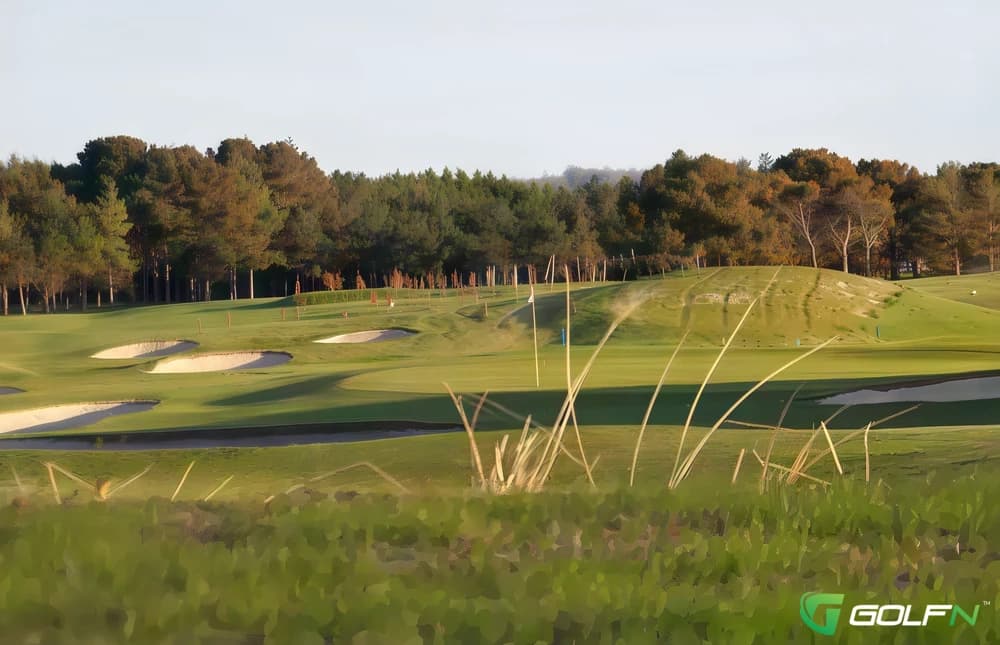 Blue - Royal Montreal Golf Club in Ile Bizard, Quebec — private, 18-hole golf course