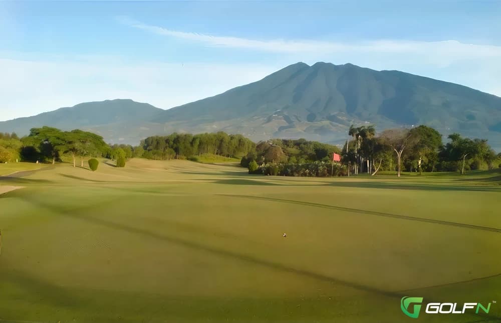 Lido Golf Club in Lido Beach, New York — public, 18-hole golf course, designed by Ernie Els (2016)