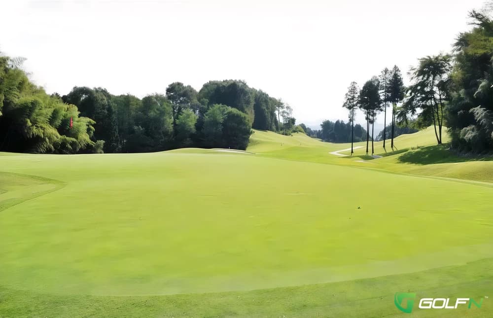 (Right)Center-Jaeil Country Club in Ansan-si, Gyeonggido β private, 27-hole golf course, designed by Shunsuke Kato (1998)