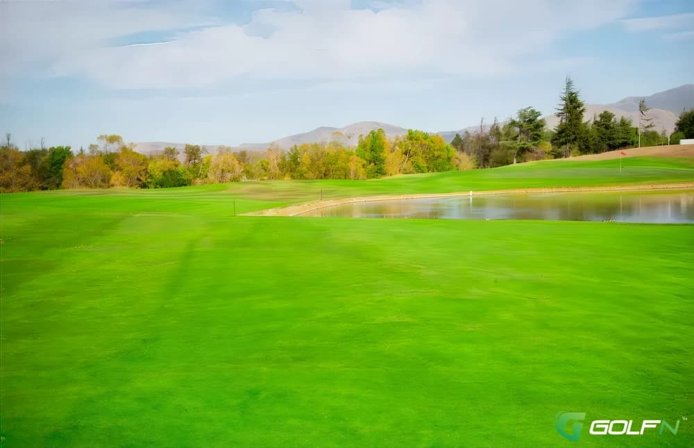 Cambridge Golf Club in Evansville, Indiana — public, 18-hole golf course, designed by Stephen Halsey