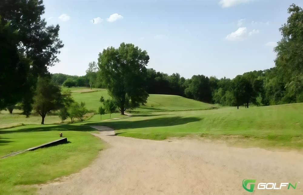 Higginsville Country Club in Higginsville, Missouri — semi-private, 9-hole golf course