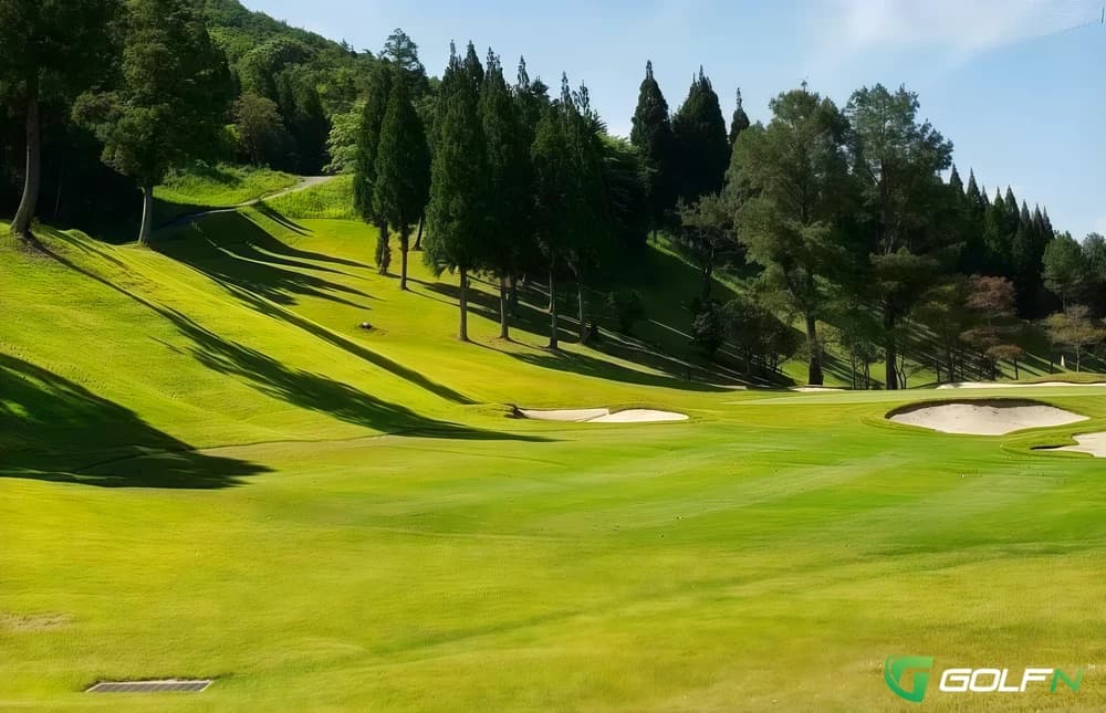 Right - Gold Green Country Club in Ulsan, Ulsan Gwang'yeogsi — public, 9-hole golf course, designed by Peter Thomson (1976)