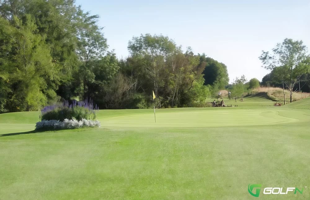 Skibbereen Golf Club in Skibbereen, Cork โ public, 18-hole golf course