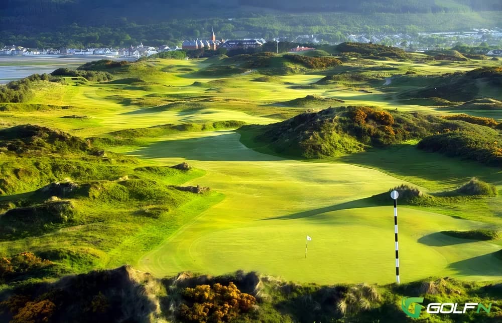 Castletroy Golf Club in Limerick, Limerick โ public, 18-hole golf course, designed by Old Tom Morris (1890)