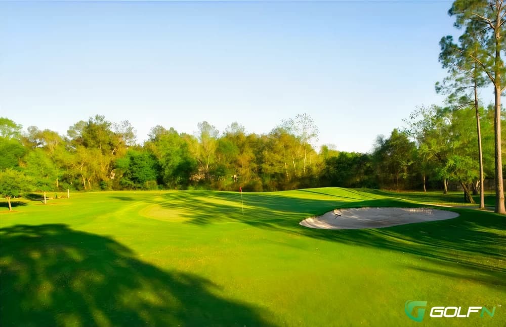 Tomball Country Club in Tomball, Texas — private, 18-hole golf course, designed by Derrell Witt (2001)