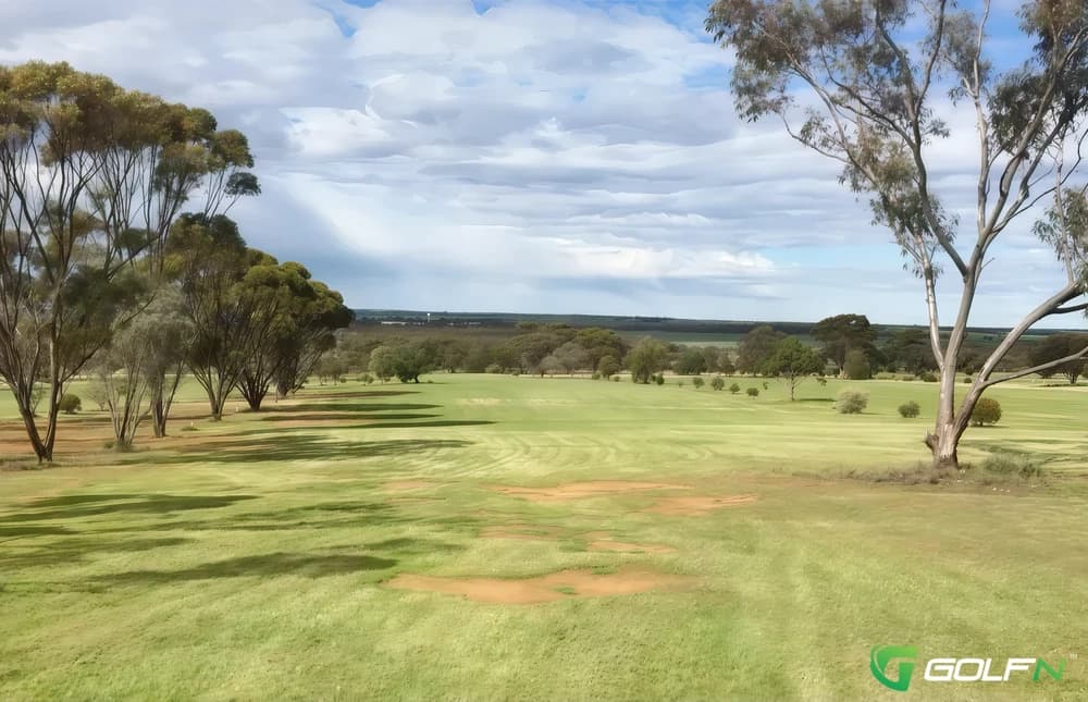Kimba Golf Club in Kimba, South Australia β public, 18-hole golf course