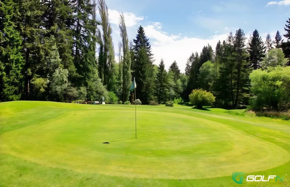 Island Greens in Clinton, Washington — public, 9-hole golf course, designed by Dave Anderson