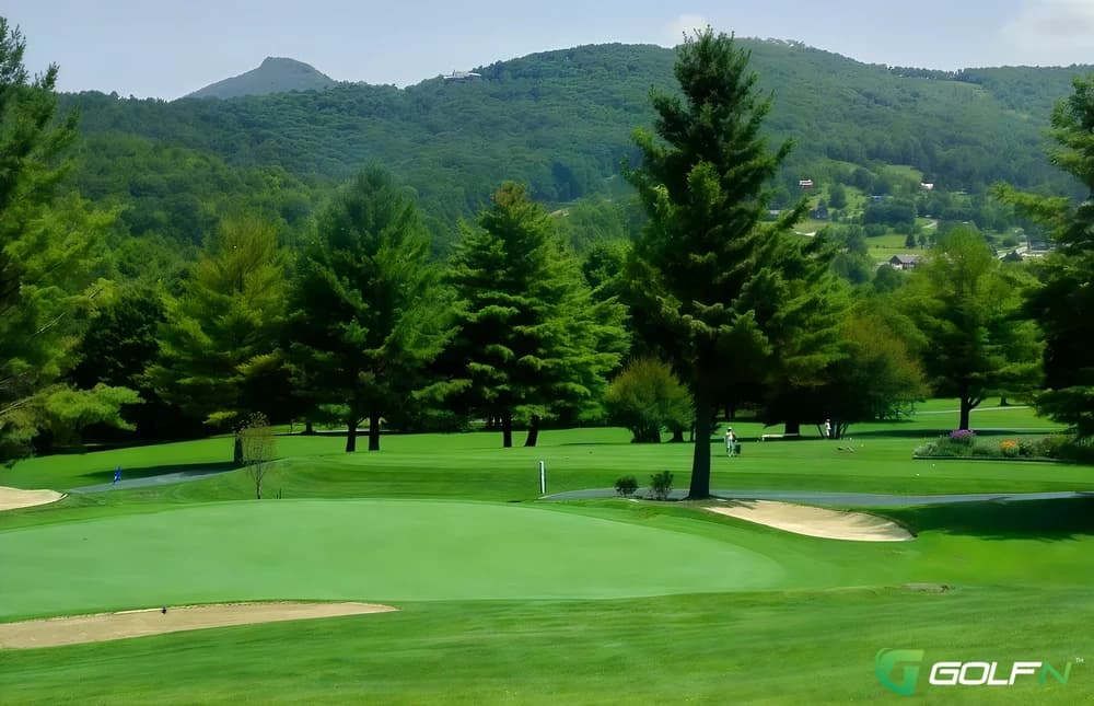 Sugar Mountain Public Golf Course in Sugar Mountain, North Carolina — public, 18-hole golf course, designed by Francis Duane (1974)