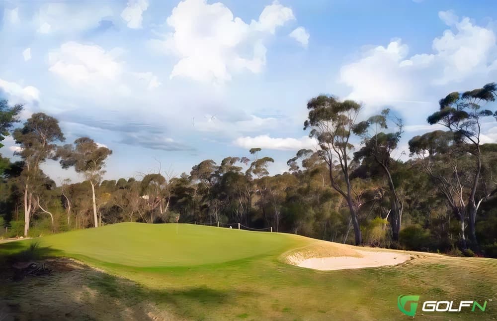 Katoomba Golf Club in Katoomba, New South Wales β public, 18-hole golf course
