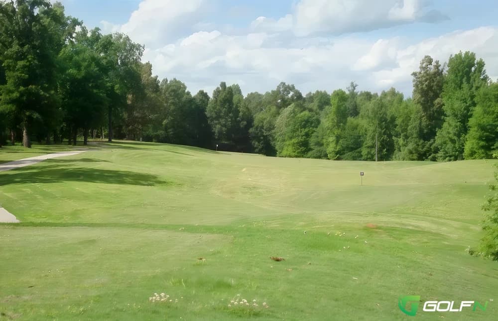 Bent Tree Golf Club in Jackson, Tennessee — public, 18-hole golf course, designed by Randy Wilson