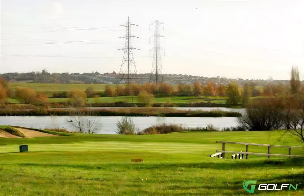 Leaside Golf Club in Edmonton, England — semi-private, 18-hole golf course