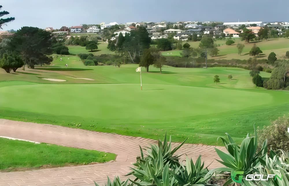 Whangaparaoa Golf Club in Whangaparaoa, Auckland β public, 18-hole golf course